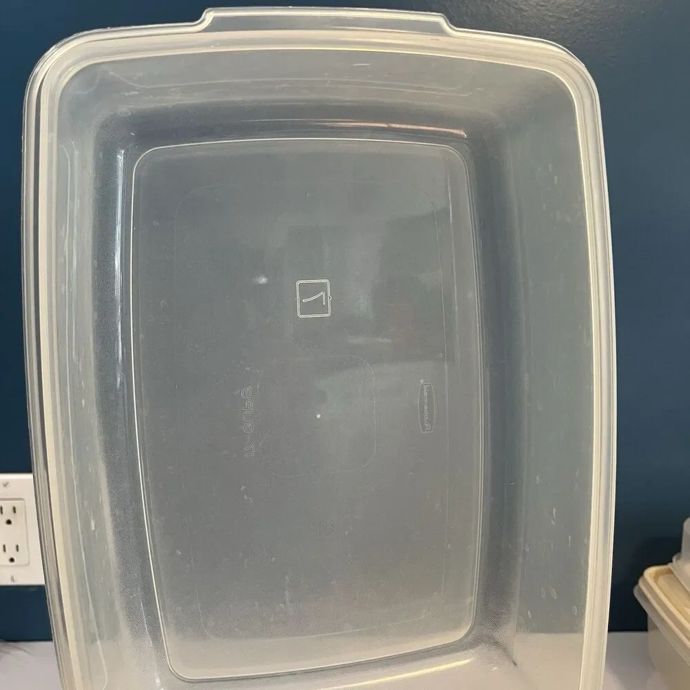 Vintage Rubbermaid Servin Saver Lot Of 4 Containers #2, 7, 11 Rectangle & Square